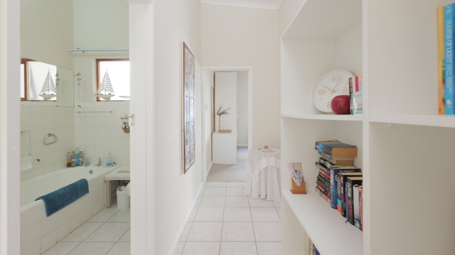 4 Bedroom Property for Sale in Struisbaai Western Cape